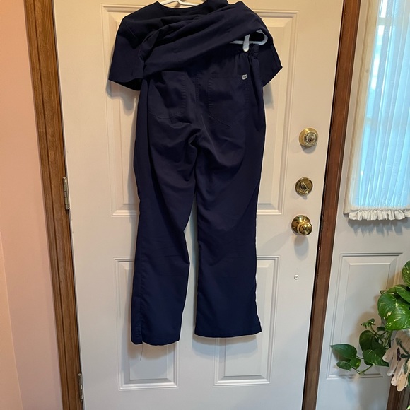 Grey’s Anatomy by Barco Indigo XS Riley Set. Mock wrap V-Neck Scrubs Top & Pants - Picture 9 of 12